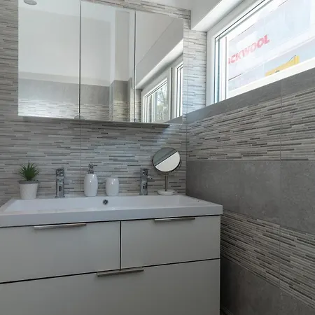 Uz Villa Okrug Gornji