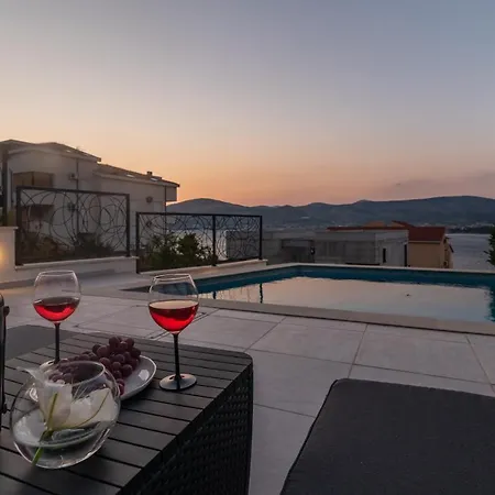 Uz Villa Okrug Gornji