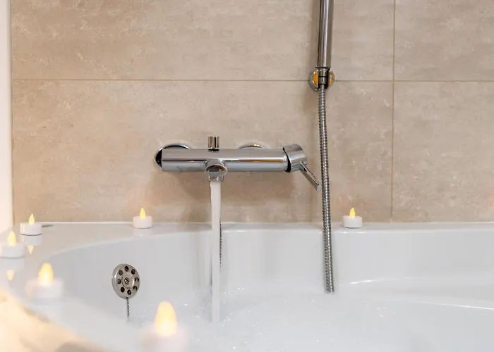 Uz Villa Okrug Gornji