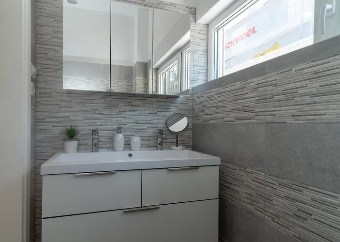 Uz Villa Okrug Gornji