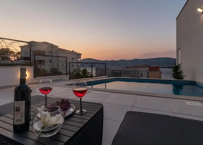 Uz Villa Okrug Gornji