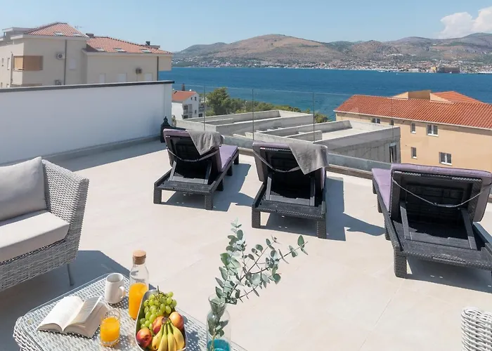 Uz Villa Okrug Gornji